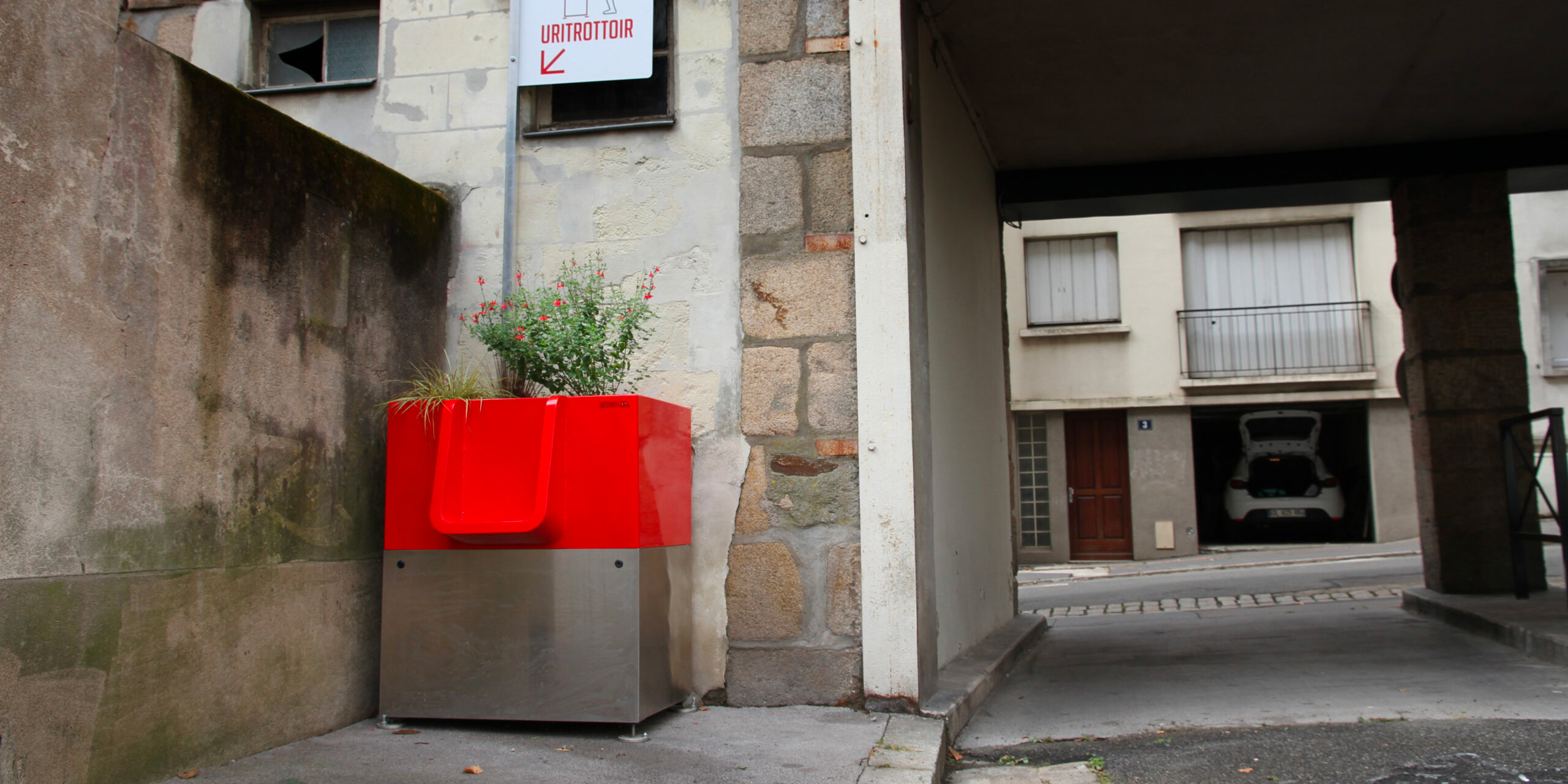 Uritrottoir | Urinoir sec urbain installé rue Montaudouine à Nantes