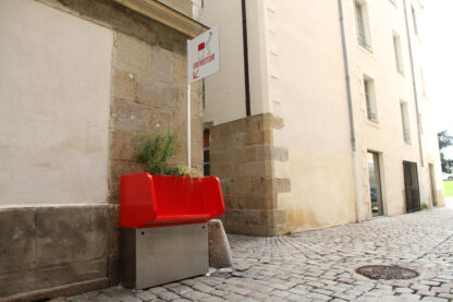Uritrottoir | Urban dry urinal installed in rue Poissonniers, Nantes