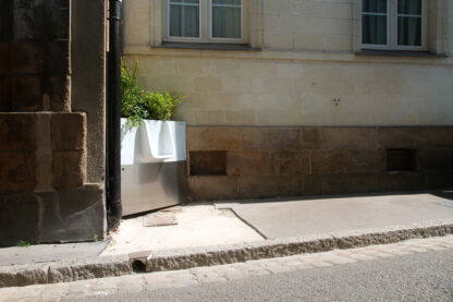 Uritrottoir Corner installé à Nantes | Idéal dans les coins de rue