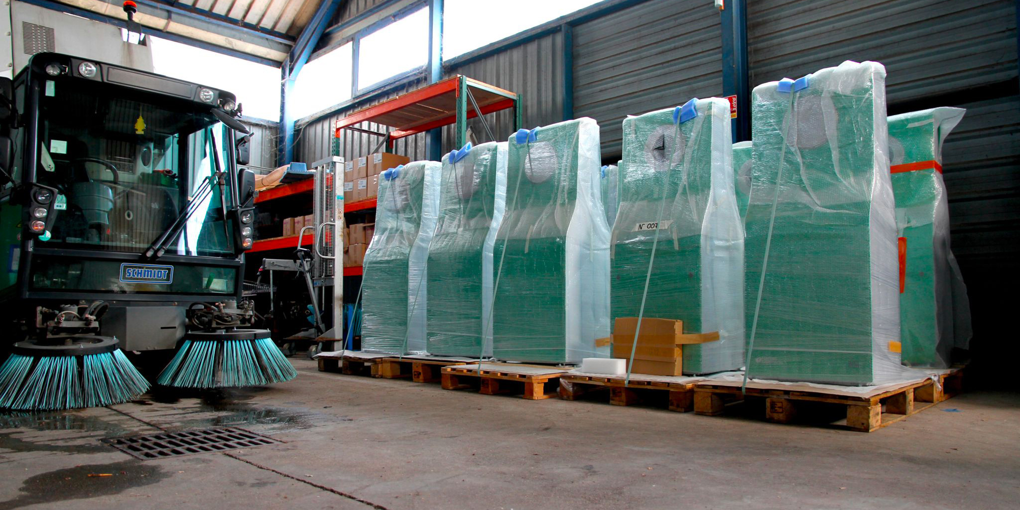Livraison des containers à verre BOB aux services techniques de la propreté de Nantes Métropole