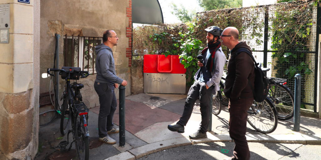 Interview pour En Selles devant l'uritrottoir Corner de la rue de Blois à Nantes