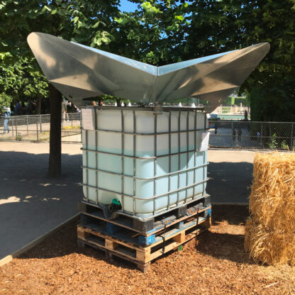 Rosiluv, collecteur d'eau pluviale présenté au jardin des Tuileries à Paris, lors de l'événement Jardins, Jardin