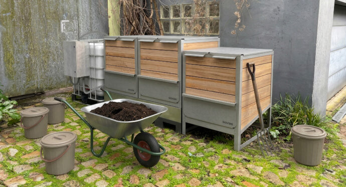 Solution de compostage pour toilettes sèches à trois cellules annuelles